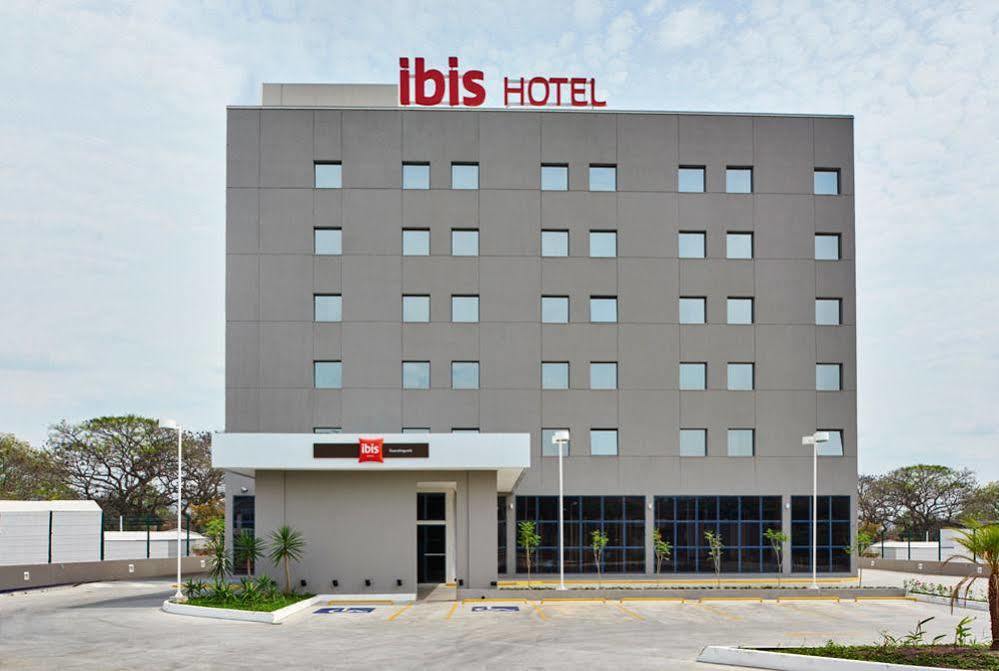 Отель Ibis Guaratingueta Aparecida - Circuito Da Fe Экстерьер фото